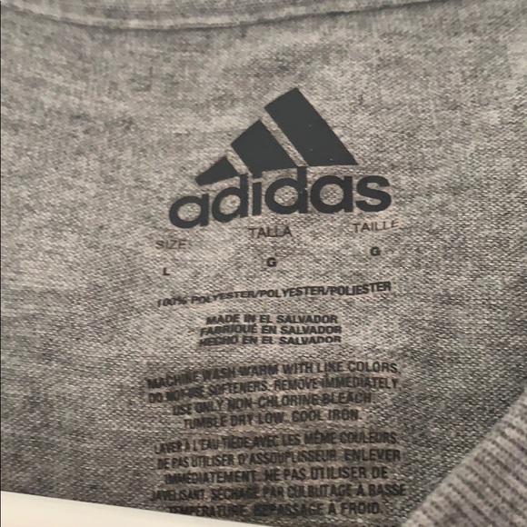 An oversized tee shirt - Picture 3 of 4